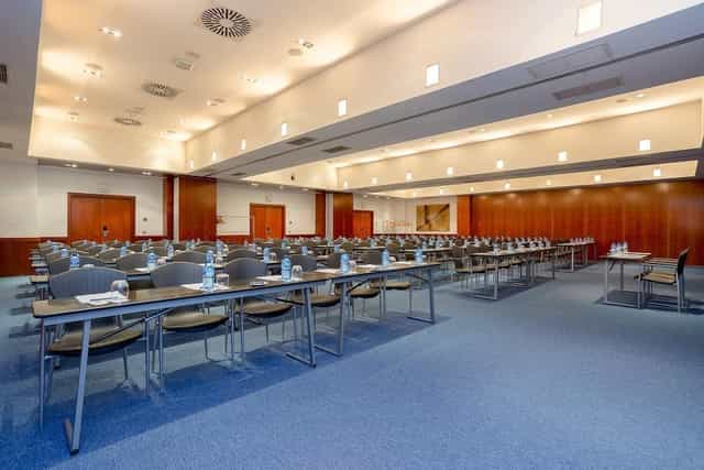Eurostars i-Hotel classroom-style conference room for training workshops.