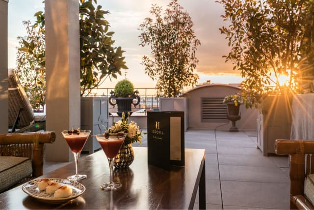 Terraza y bar