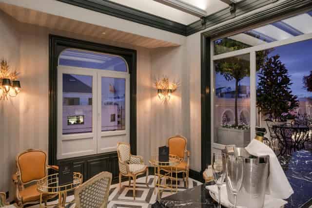 Terraza y bar