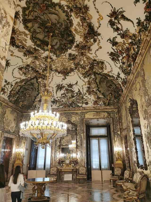 Gasparini Chamber: Opulent Rococo ceiling for luxury VIP receptions and exclusive board dinners.