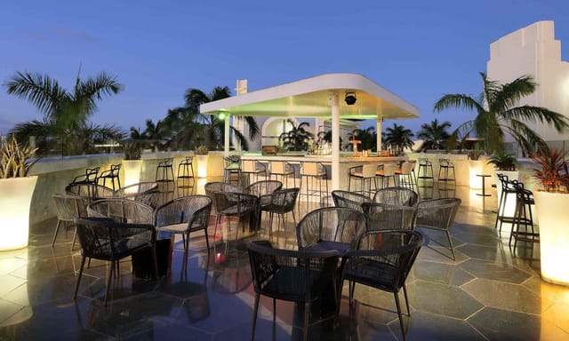 Rooftop bar at Grand Palladium Costa Mujeres for premium cocktail receptions and networking events.