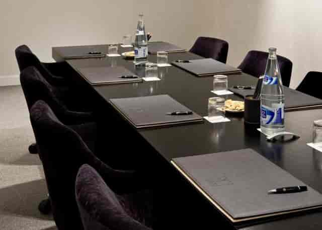 Boardroom at Vincci Hoteles with premium stationery for executive meetings and corporate events.