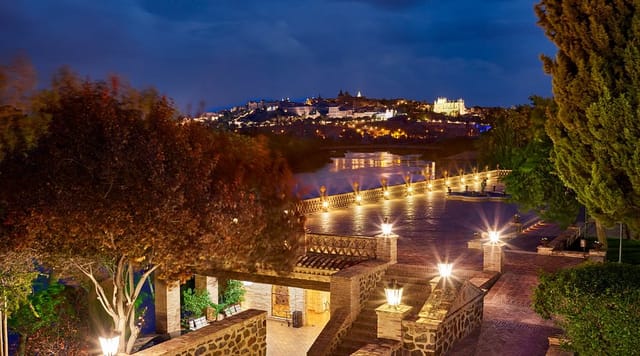 Cigarral del Ángel gala dinner venue with dramatic lighting for exclusive corporate events.