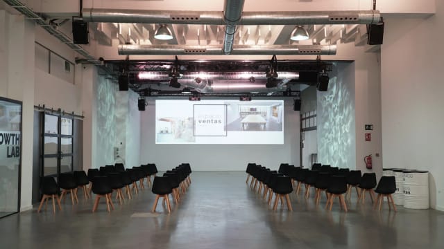 Sala Ventanales industrial venue with theater seating for corporate events and presentations.