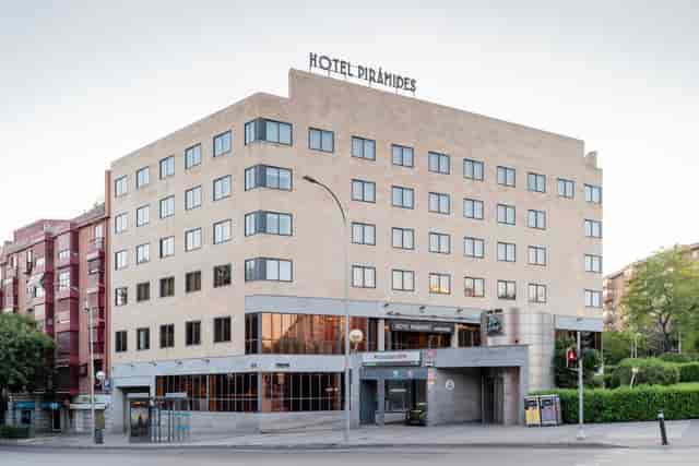 Hotel Acta Pirámides: Urban budget hotel for business meetings and corporate events.