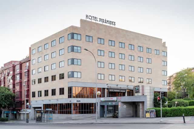 Hotel Acta Pirámides: Urban budget hotel for business meetings and corporate events.