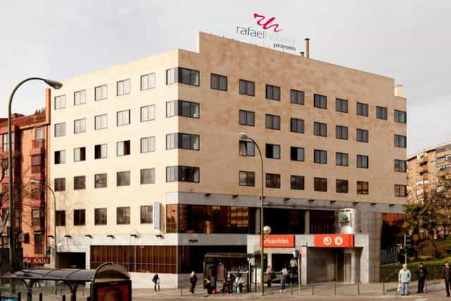 Hotel Acta Pirámides facade near metro station for business meetings and corporate events.