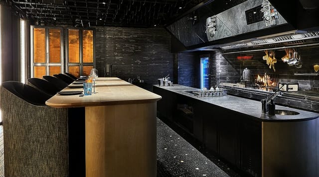 Chef’s table at Smoked Room Madrid: intimate fine dining and VIP corporate event venue.