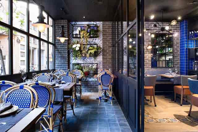 Stylish Sép7ima restaurant interior for corporate dinners and event breakout sessions.