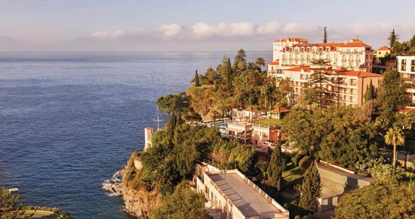 Palm Garden at Reid’s Palace: cliffside luxury venue for executive retreats and board meetings.