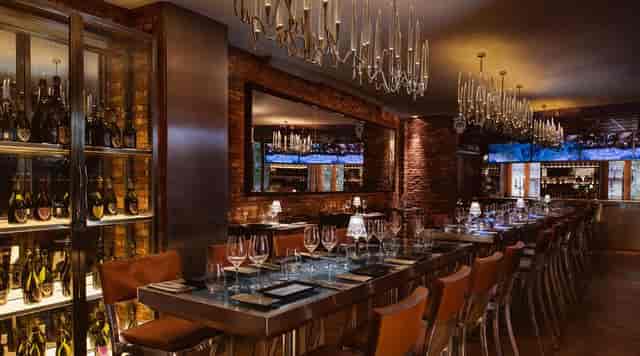 Lounge in Ramses: Sophisticated private dining room for corporate dinners and executive events.
