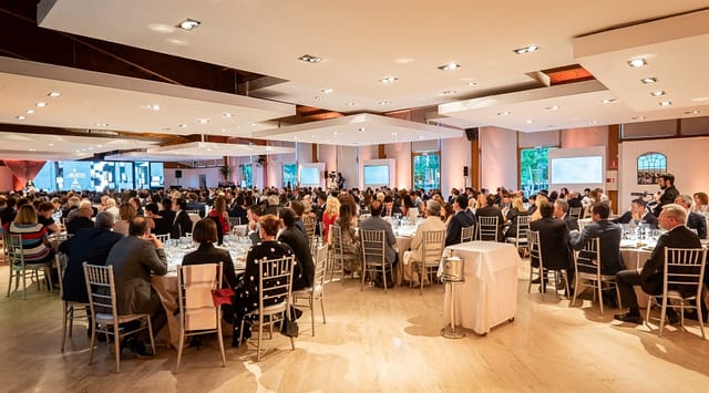 Corporate banquet hall at UZalacaín La Finca with circular tables for professional events.