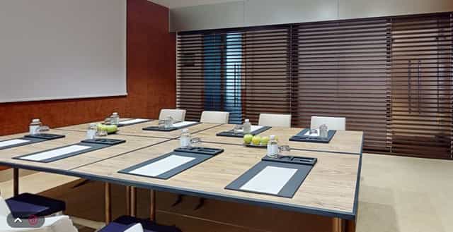 Boardroom meeting room at Antara Palazzo Naiadi Rome for professional corporate events.