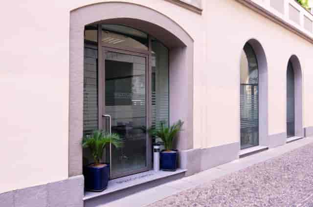Boutique foyer entrance at Spazio Cairoli for intimate boardroom meetings and private events.