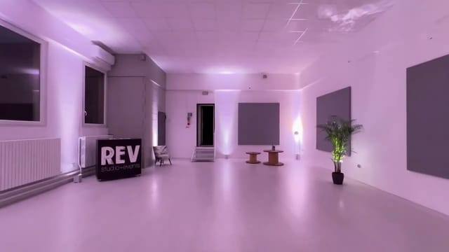 Modern blank-canvas event space in Studio 1, Spazio REV with uplighting for experiential branding.