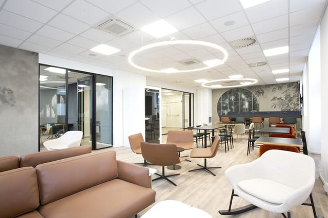 Copernico Centrale business center breakout lounge for networking and agile team collaboration.