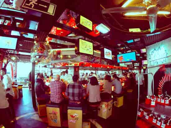 StreetXo immersive venue with counter seating, ideal for networking events and brand activations.