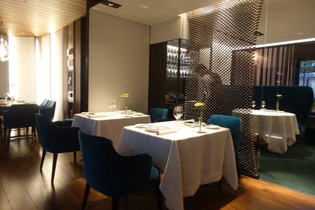 Upscale restaurant in Seta with white-linen tables, perfect for business dining and VIP meetings.