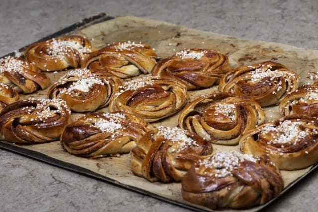 Artisanal cinnamon buns at a Grillska Huset banquet hall, ideal for corporate coffee break catering.