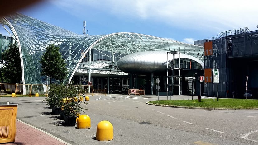 Fiera Milano exhibition hall transit hub for corporate events and trade shows.