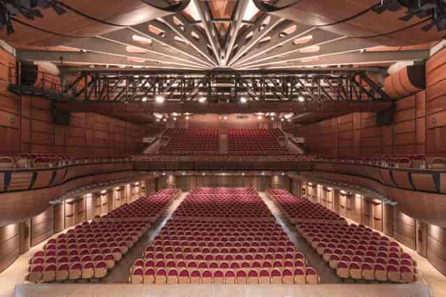 Auditorium di Milano: tiered wood-paneled venue for corporate presentations and keynotes.
