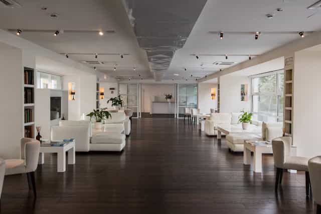 Magna Pars rooftop deck: elegant lounge for corporate networking and upscale event hosting.