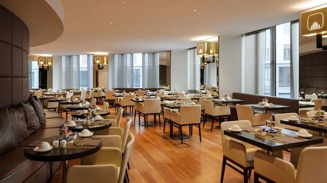 Upscale restaurant at Milano Duomo, elegant banquet dining space for corporate events.