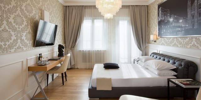 Upscale Duomo boutique hotel suite for executive retreats and high-end speaker events.