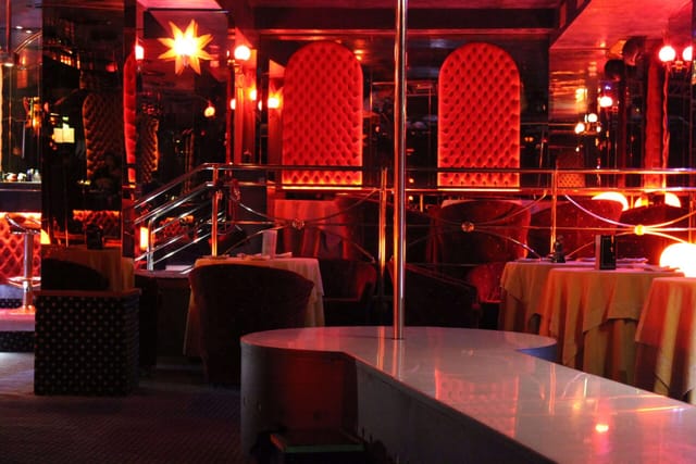 Moody 11Clubroom venue with stage, ideal for VIP networking events and corporate lounges.
