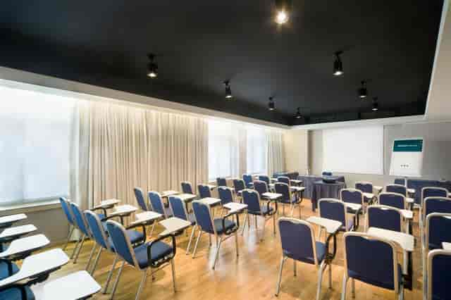 Porta Nuova classroom-style meeting room for corporate training and professional workshops.