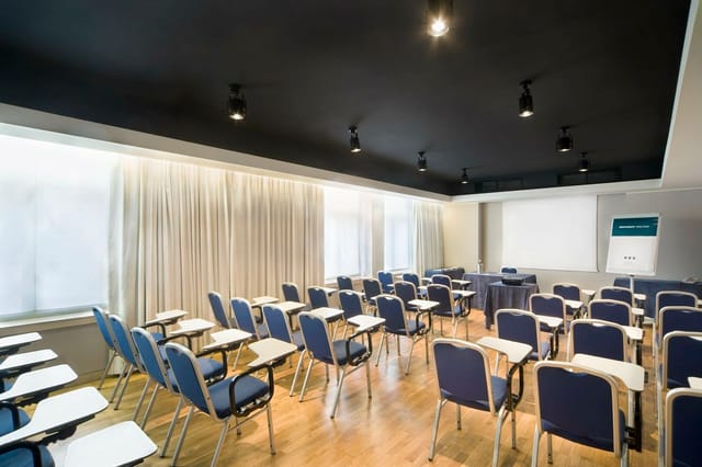 Porta Nuova classroom-style meeting room for corporate training and professional workshops.