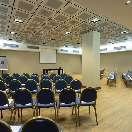 Porta Nuova Meeting Room theater layout with structural column for corporate events and workshops.