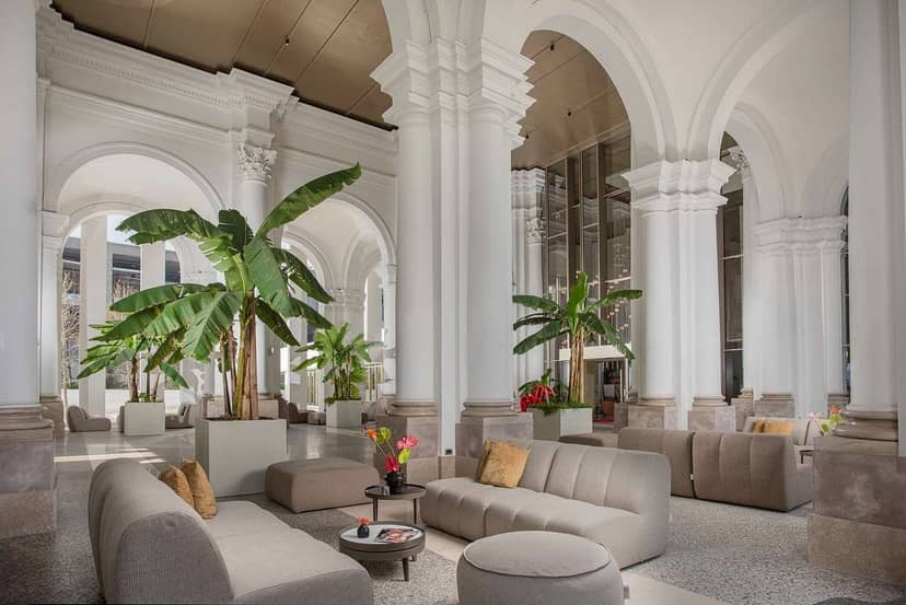 Luxury vaulted atrium for high-end corporate networking and upscale event registration in Milan.