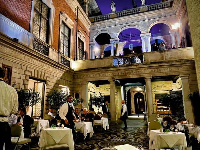 Upscale courtyard venue at Il Salumaio di Montenapoleone 1957 for luxury evening reception events.