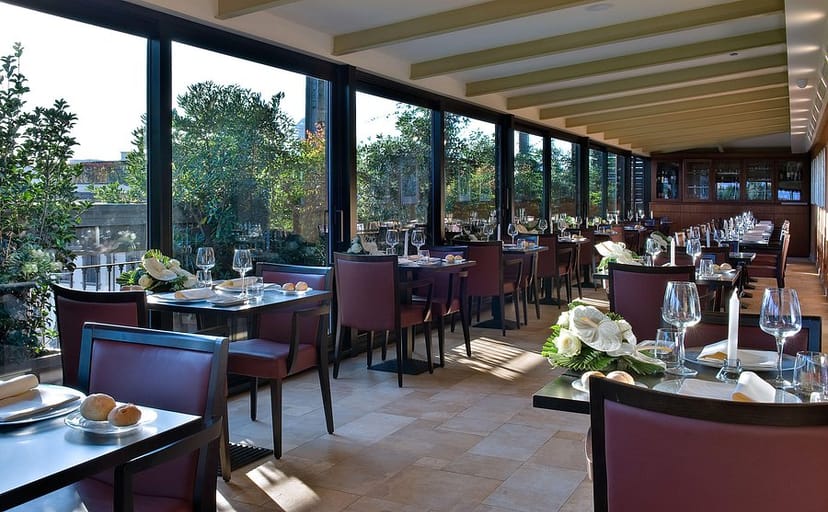 Modern Terrazza del Don restaurant with floor-to-ceiling glass for corporate luncheon and dinner.