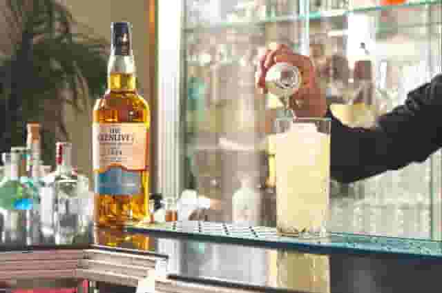 Cocktail bar