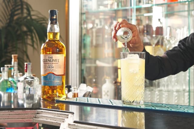 Cocktail bar