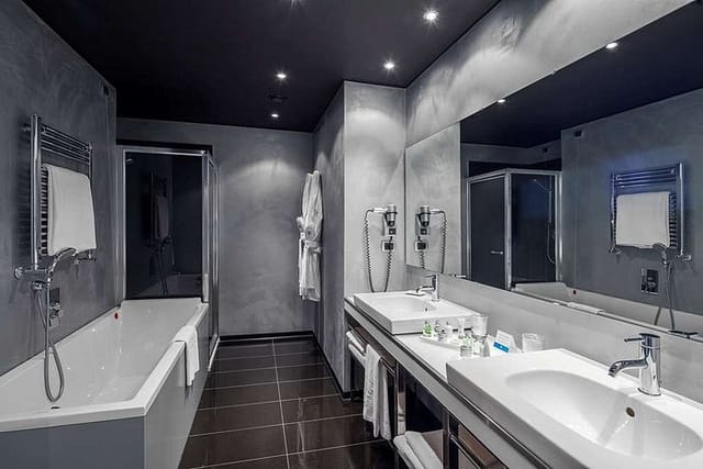 Upscale NH Milano Fiera hotel bathroom for VIP room blocks and executive incentive travel.