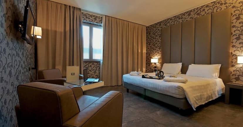 Bleisure guest room with workstation at Klima Hotel Milano for business meetings and corporate events.
