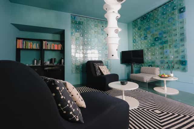 VIP strategy breakout room with lounge seating for small-group business meetings and networking.