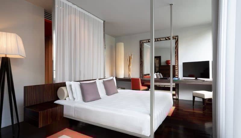 Luxury hotel room at Le Noir Restaurant, ideal for executive meetings and corporate events.