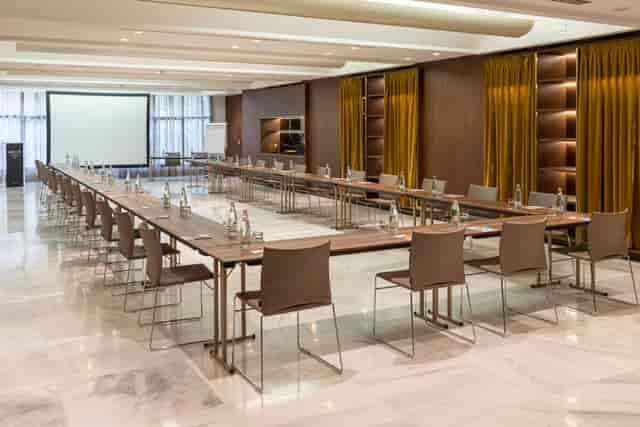 U-shape conference room at Hotel Melià for corporate meetings and professional business events.