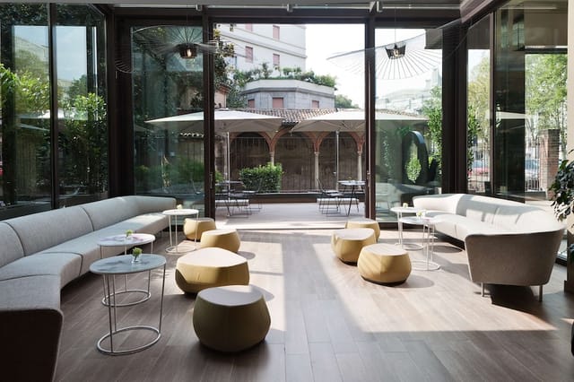 Starhotels E.c.h.o. versatile indoor-outdoor suite for networking events and corporate meetings.