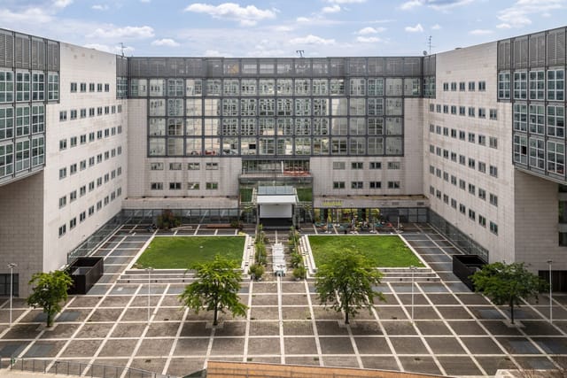 BiM Milano geometric courtyard for corporate events and outdoor networking activations.