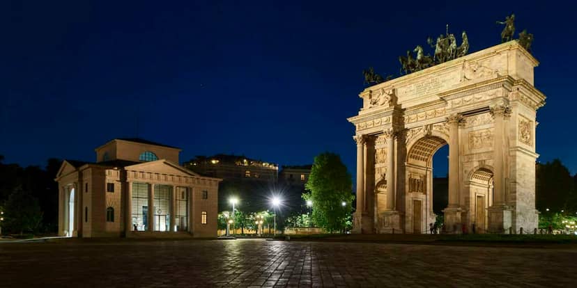 Outdoor gala dinner at Dazi Piazza Sempione featuring iconic architecture and exclusive venue space.