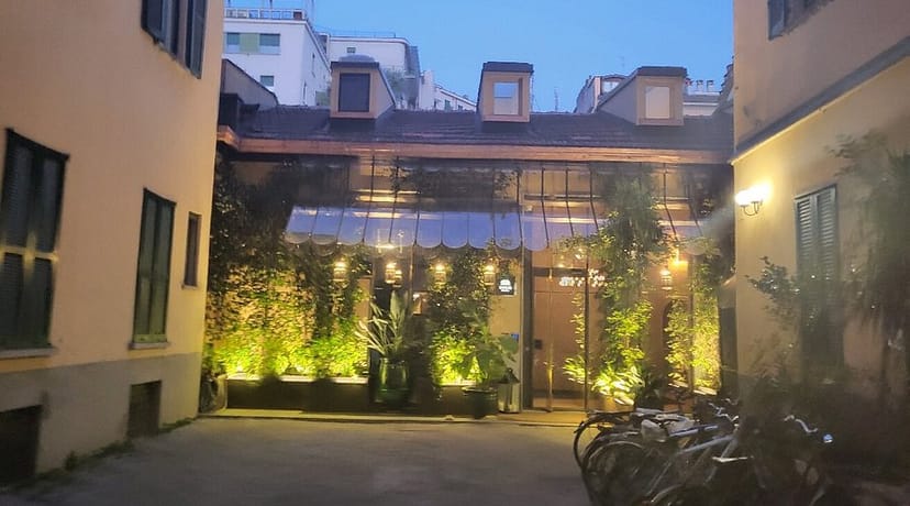 Lounge at Vico Milano: Elegant green-lit event space for exclusive networking and private receptions.
