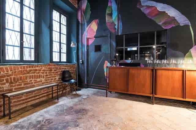 Boutique Sala Duchessa with exposed brick, ideal for intimate cocktail and refreshment events.