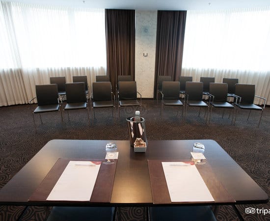 Theater-style meeting room at Crowne Plaza Milan City for corporate events and conferences.