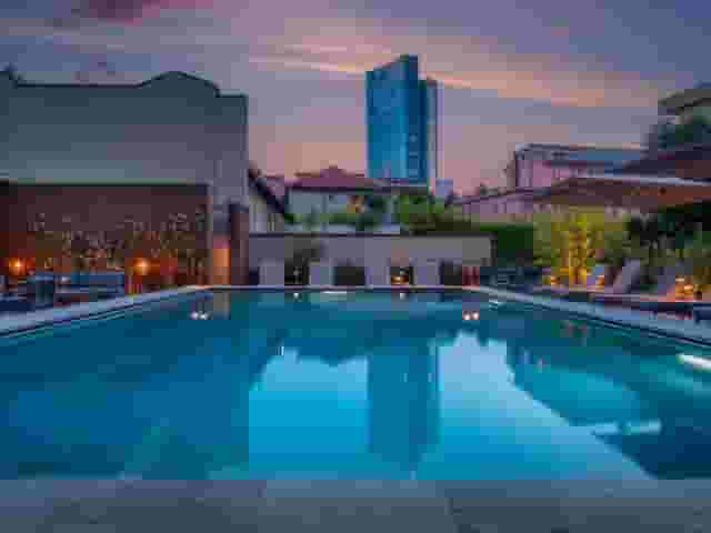 Pool Bar