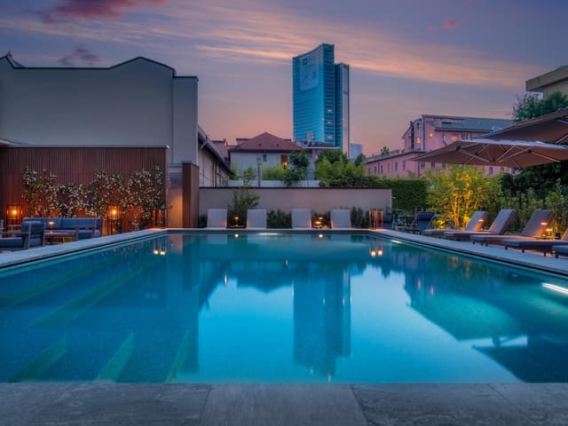 Pool Bar